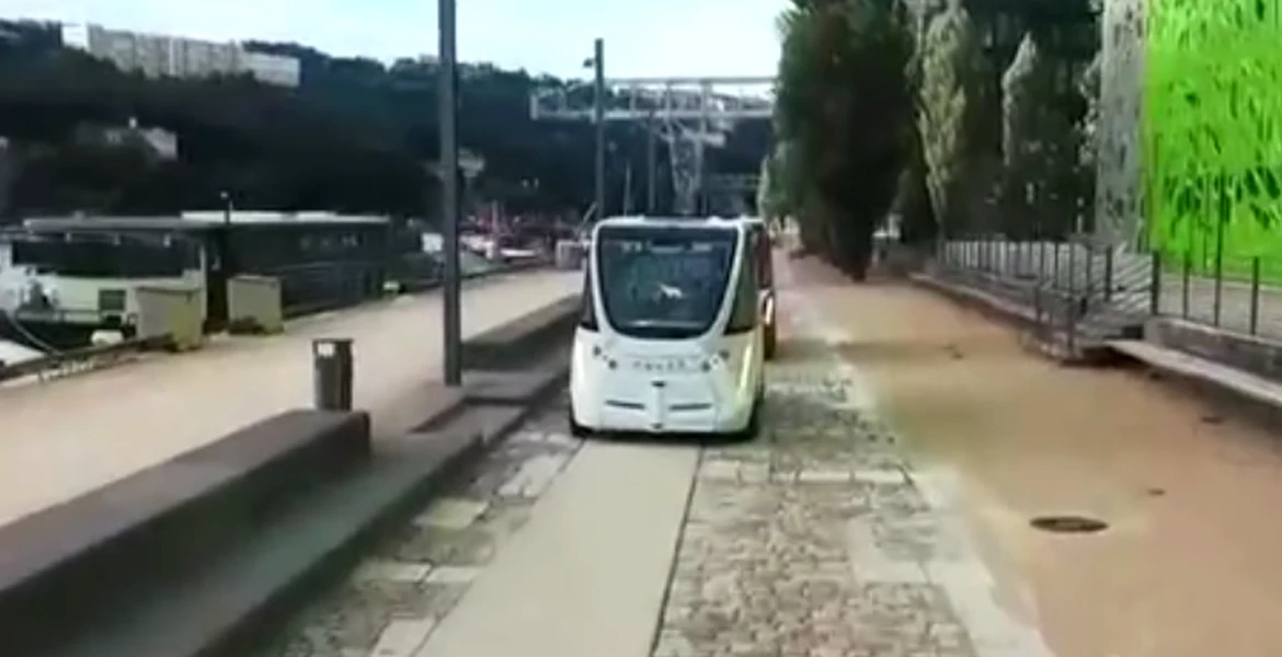 Primul oraş care va avea autobuze fără şofer – VIDEO
