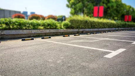 Reșița vrea să digitalizeze 2.100 locuri de parcare: Șoferii vor vedea într-o aplicație unde e un loc liber