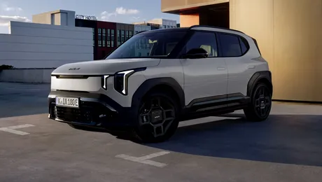 <span class='prepend'>Foto |</span> Kia lansează EV2 Black-Line. Rivalul pentru Renault 4 electric vine cu elemente de design negre și o autonomie sporită