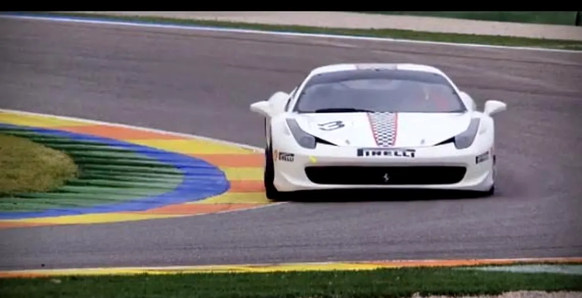 Ferrari 458 Challenge pe circuit