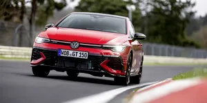 Volkswagen celebrează 50 de ani de Golf GTI cu o ediție specială, cu 325 CP – VIDEO