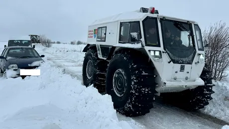 Video / ISU Călărași scoate la intervenție SHERP, utilajul ucrainean care trece prin zăpadă ca un tanc