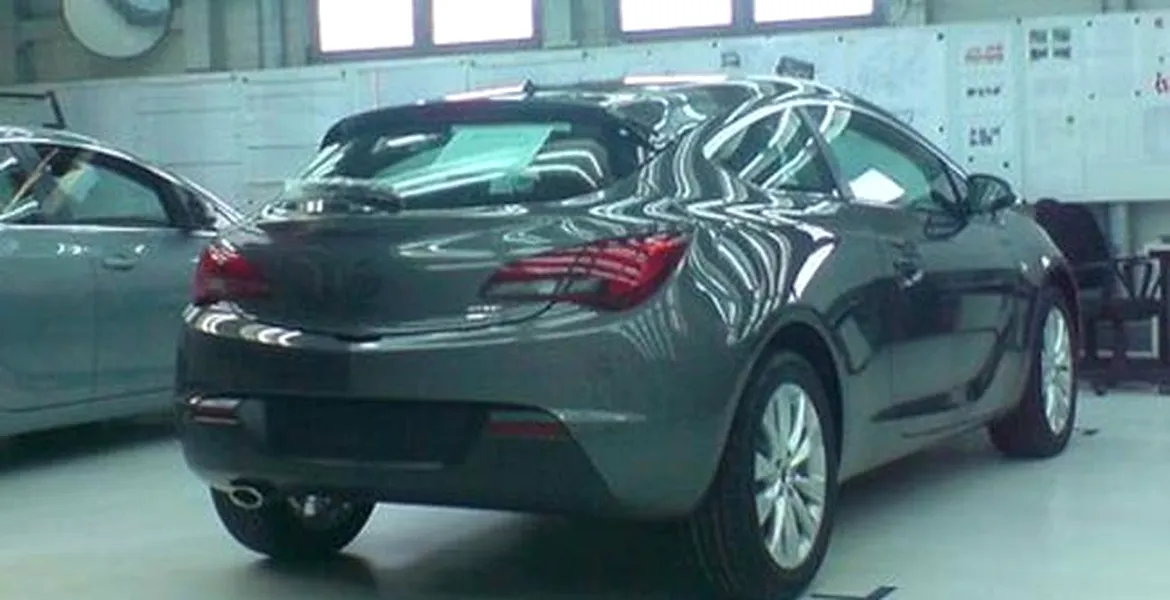 Poze spion cu Opel Astra GTC apărute pe facebook