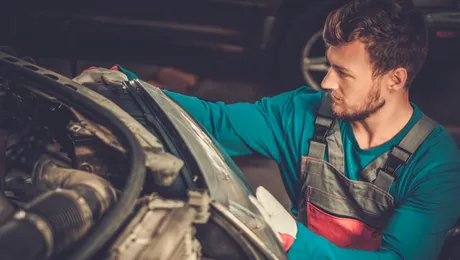 Ești obligat să lași certificatul de înmatriculare la service atunci când duci mașina la reparat?