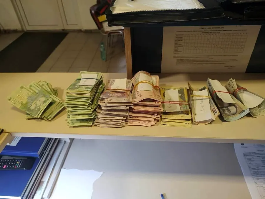 Bani confiscați de la un cerșetor în Iași. 