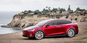 Tesla oprește comenzile pentru Model S și X în China din cauza taxelor de 125%