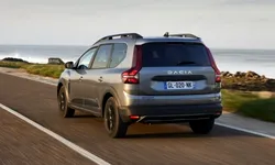 Imagini spion cu noua Dacia Jogger. Ce schimbări vor fi aduse versatilului model de la Mioveni?