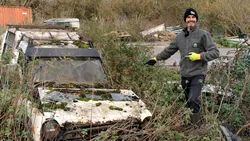 Un jurnalist britanic a găsit ceva neașteptat pe bancheta unei mașini abandonate: „Nu ai fost mulțumit și vrei mai mult?”