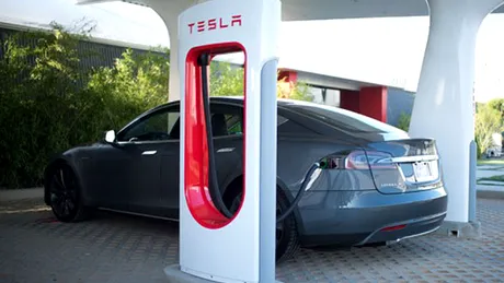 Tesla va domina piaţa de maşini electrice până în 2021. Cine îi va lua locul 