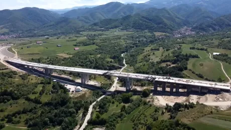 VIDEO: Noi imagini cu lucrările la unul dintre cele mai mari viaducte de autostradă din România