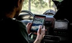 Cum îți dai seama că mașina ta este urmărită prin GPS? Aplicația care detectează orice dispozitiv