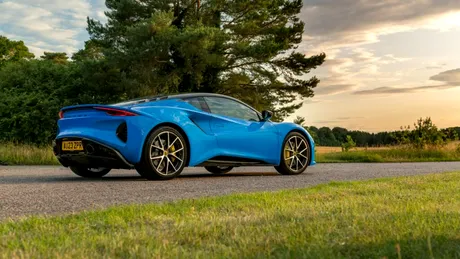 Lotus a prezentat Emira. Modelul de performanță are un motor cu patru cilindri de 360 CP