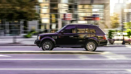 Mit sau realitate: Șoferul care intră primul în intersecție are prioritate, indiferent de indicatoarele rutiere?