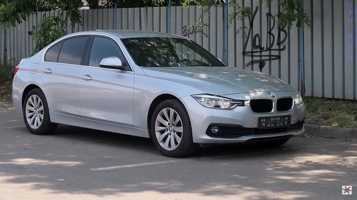 Cum arată un BMW Seria 3 cu o presupusă daună totală. Mașina are doar 58.000 KM - VIDEO