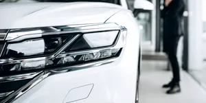De ce domină mașinile albe șoselele: motivele economice, practice și psihologice din spatele celei mai populare culori auto