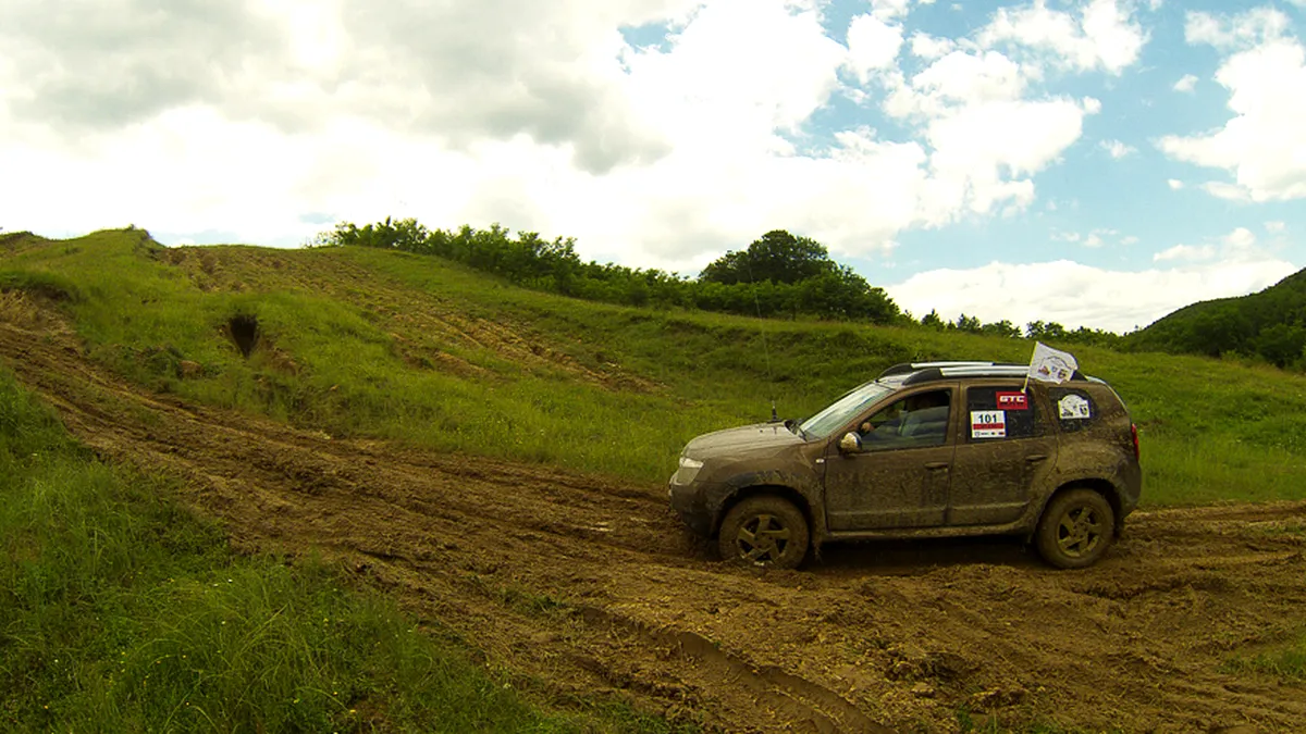 A 7-a întâlnire a Dusteriştilor: spectacol off-road cu Dustere!