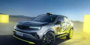 Opel transformă SUV-ul Mokka electric într-o mașină de raliu. Mokka GSE va concura în clasa eRally5