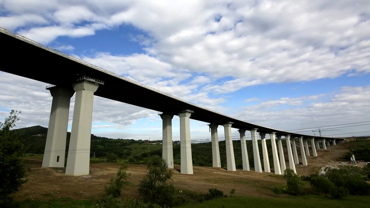 Se deschide circulaţia pe autostrada Sibiu - Deva. Încep lucrările pe Sebeş - Turda