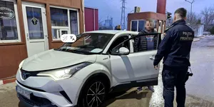 Autoturism clonat, oprit la frontieră. Era dat în urmărire în Italia
