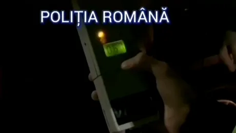 VIDEO. Momentul în care un șofer băut a fost percheziționat de polițiști. Ce au găsit oamenii legii asupra bărbatului