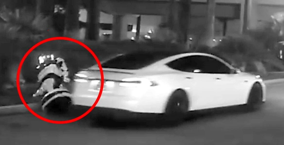 O maşină Tesla aflată în modul autonom a accidentat „mortal” un robot controlat de inteligenţa artificială, apoi a plecat de la locul accidentului – VIDEO
