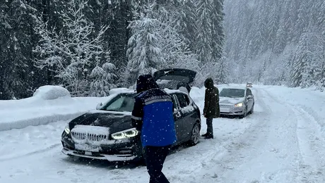 Jandarmeria a salvat șoferi înzăpeziți între Transalpina și Voineasa – VIDEO