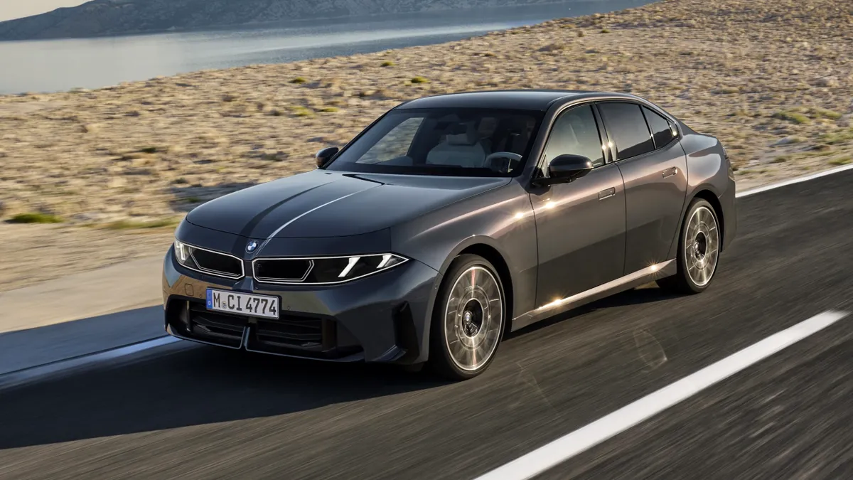 BMW prezintă noua generație de Seria 3. Momentan, este disponibilă cu doar trei motoare, exclusiv pe benzină