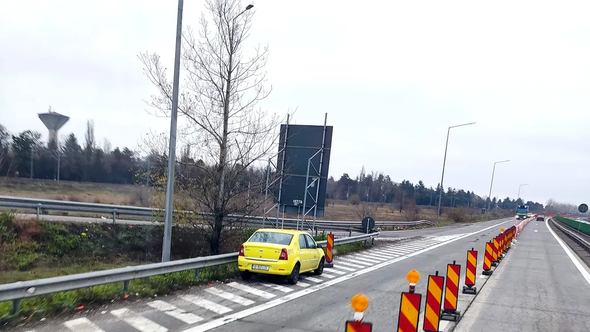 De ce zace o Dacia Logan parcată pe Autostrada Soarelui de zile întregi?