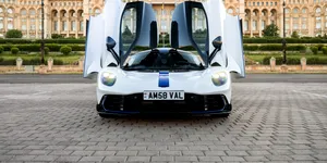 Versiunea decapotabilă a Aston Martin Valhalla va debuta spre finalul toamnei. Ce știm până acum?