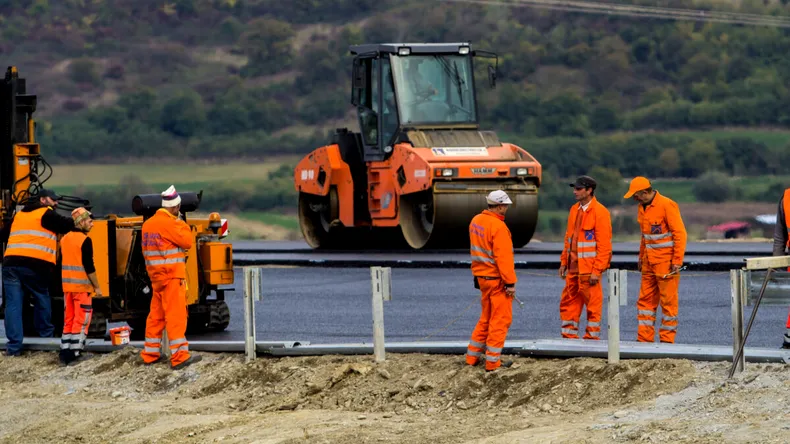 Video – CNAIR prezintă stadiul lucrărilor pe sectorul Joița – Corbeanca al A0 Nord. Sunt 780 de muncitori și peste 370 de utilaje pe șantier