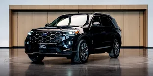 Foto | Cum arată SUV-ul Ford Explorer produs special pentru Papa Leon? Suveranul pontif a crescut la 10 km de fabrica Ford