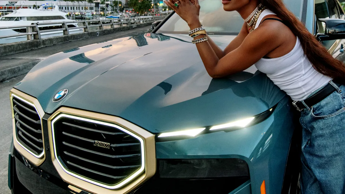 BMW va colabora cu Naomi Campbell pentru campania de comunicare a lansării primului BMW XM