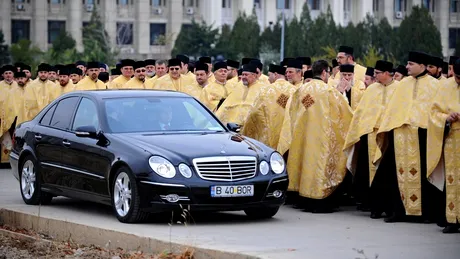 Patriarhia renunţă la maşinile de lux în favoarea unei flote de Dacia