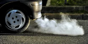Revine taxa de poluare? România deține al doilea cel mai învechit parc auto din Uniunea Europeană 