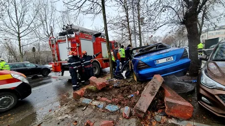 Accident tragic în București. Șoferul a fost proiectat în exterior. Mercedes-ul lui era de vânzare pe olx