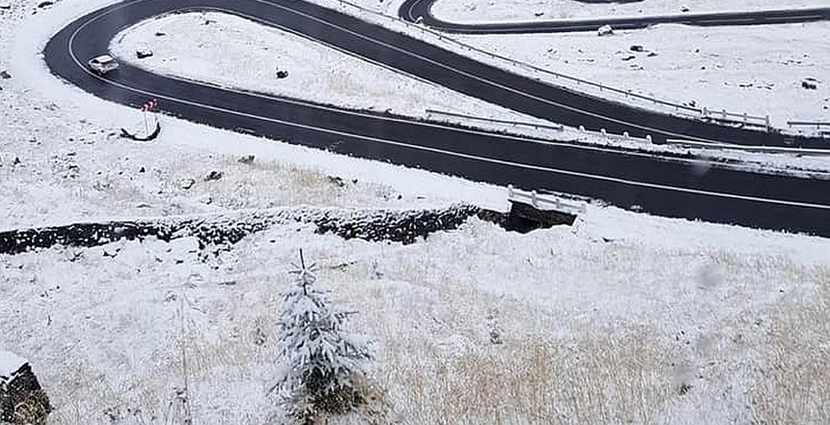 Se circulă în condiţii de iarnă pe mai multe drumuri naţionale. La Bâlea Lac zăpada măsoară 17 centimetri – VIDEO