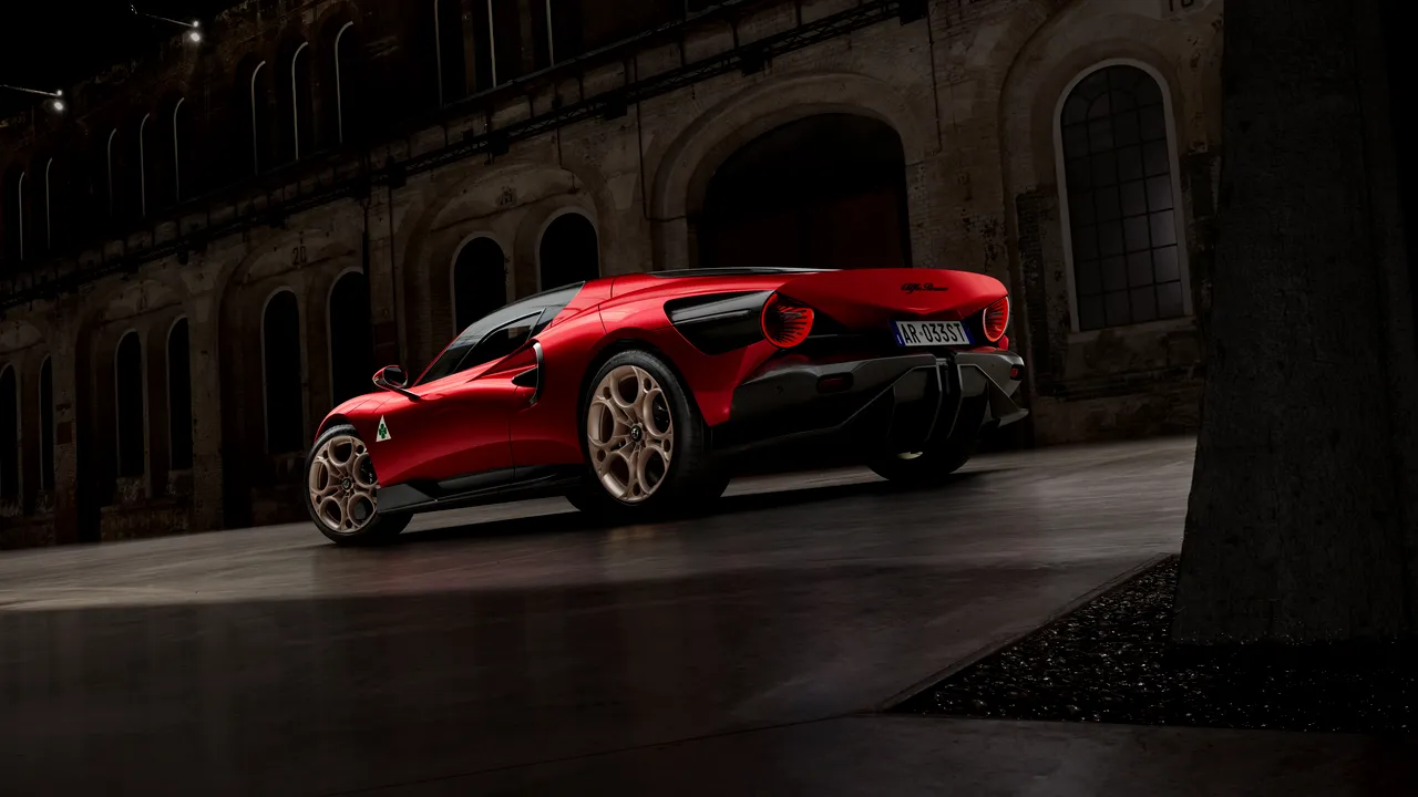 alfa-romeo-33-stradale-este-noul-supercar-al-marcii-italiene-noul-model-are-atat-o-versiune-termica-cat-si-una-electrica-galerie-foto 13 