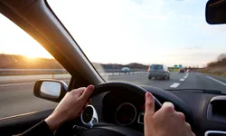 Ce obligații ai când circuli pe autostradă pe banda de accelerare?