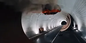 Video | Voyah Passion S a refăcut cascadoria lui Schumacher. A mers cu 130 km/h pe tavanul unui tunel