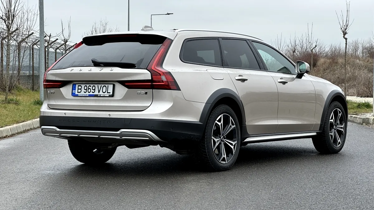 Volvo V90 Cross Country: Suedezii demonstrează că există viață dincolo de SUV - VIDEO