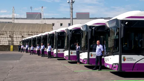 Flota de transport public dintr-un municipiu din România ajunge la 70%: 40 de autobuze noi intră pe traseu
