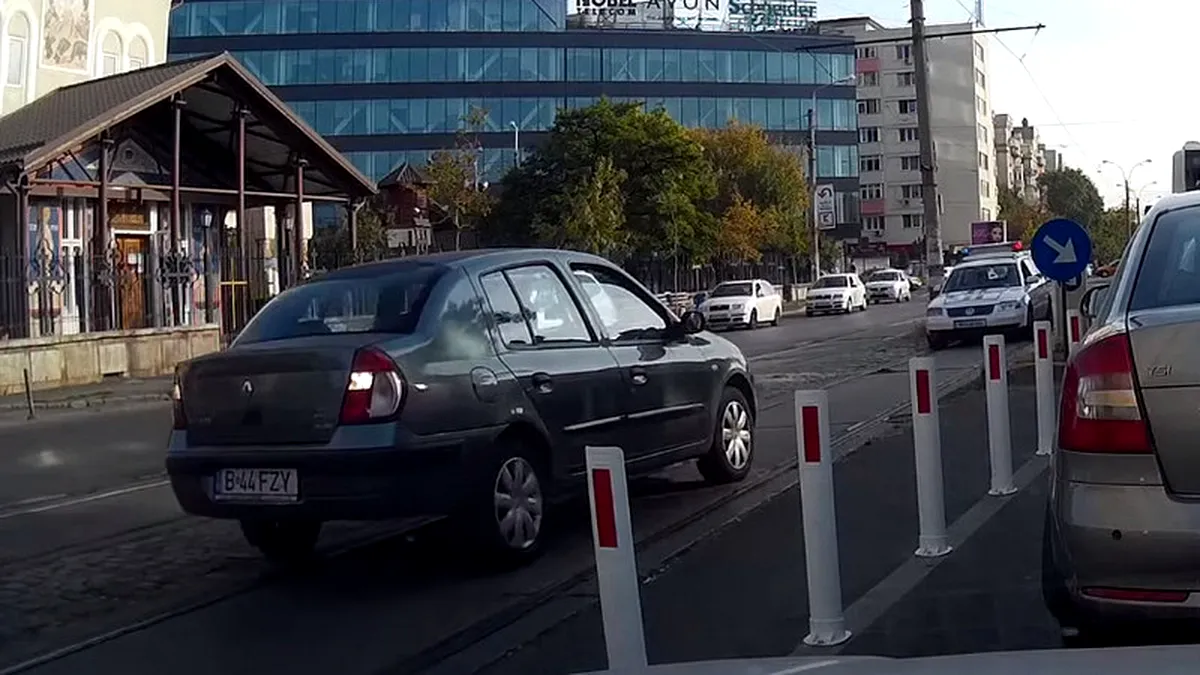 Un şofer grăbit din Bucureşti a scăpat de amendă, dar s-a pedepsit singur cu o vizită la service [VIDEO]