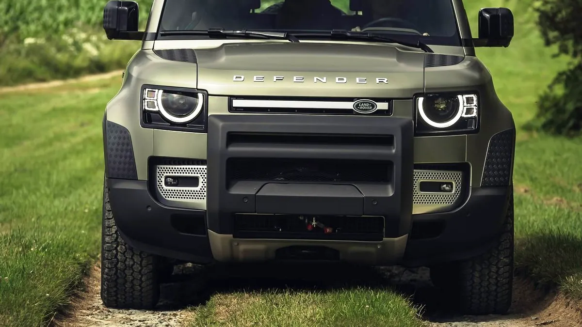 Știm cum va arăta viitorul Land Rover Defender 130. Modelul își va face debutul în acest an