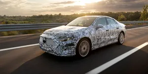 Mercedes-Benz se concentrează pe eficientizarea noului CLA. Generația următoare va fi lansată în curând cu versiuni hibride și pur electrice