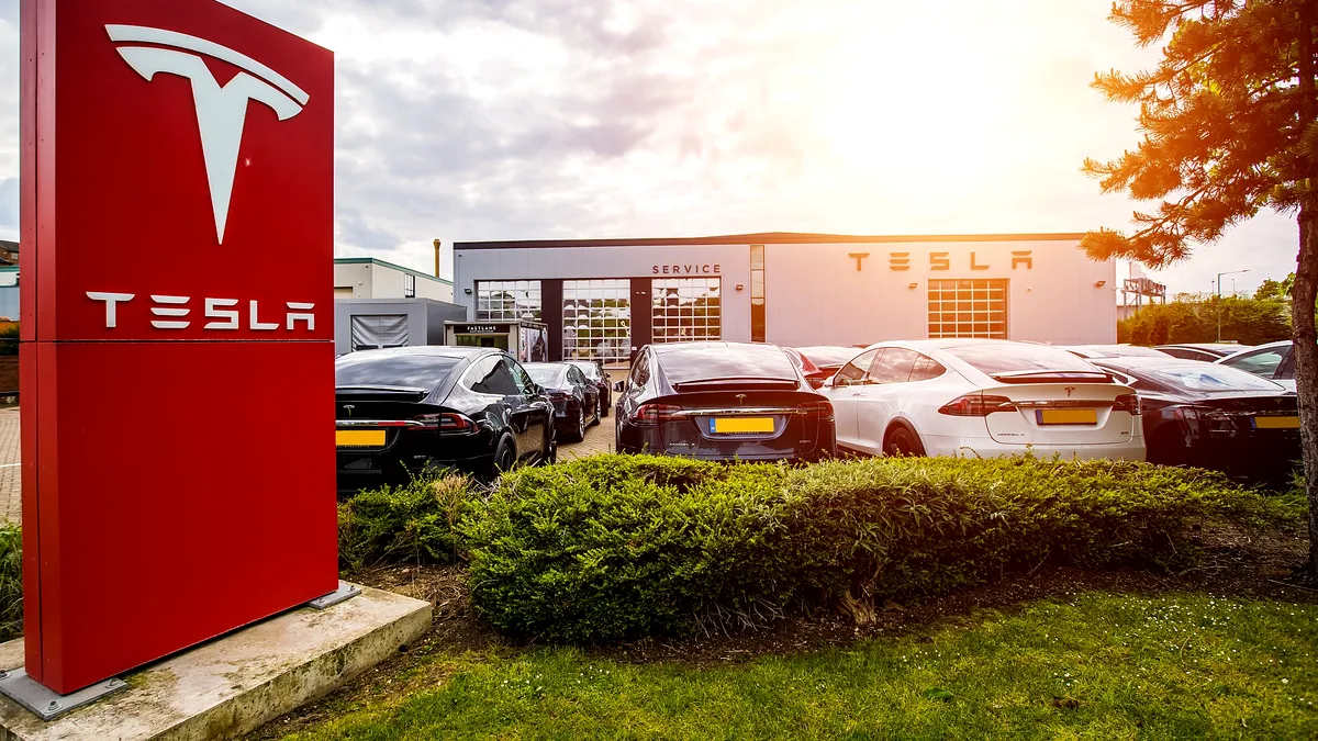 Acțiunile Tesla, la cote maxime după al doilea trimestru pe profit