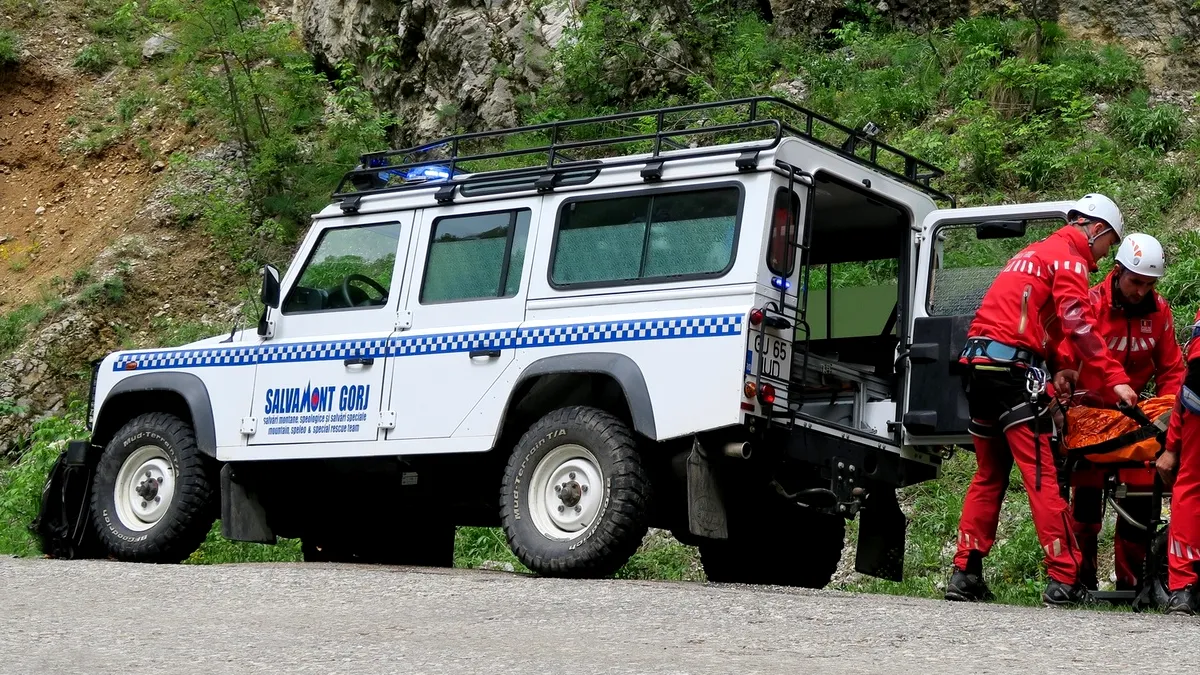 Mașinile Salvamont vor avea prioritate în trafic, după noua lege votată în Parlament