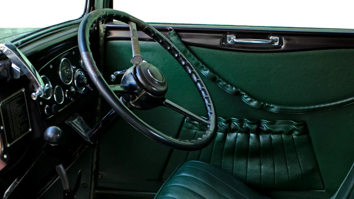 Austin Seven Ruby Coupe, din 1935, scoasă la licitație, în București. Prețul este uimitor de mic