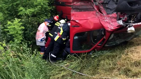Accident cu un microbuz de călători în județul Vâlcea. A fost activat planul roșu - VIDEO