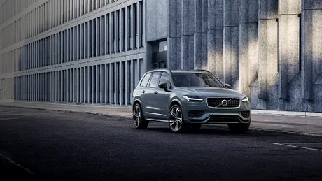 Volvo XC90 facelift este disponibil pentru comenzi. Cât costă în România SUV-ul suedez?