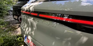 Leapmotor B10 Hybrid EV debutează în România. SUV-ul electric cu range extender costă de la 25.990 de euro prin Rabla